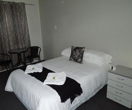 Oonoonba Hotel Motel ทาวน์วิล ภายนอก รูปภาพ