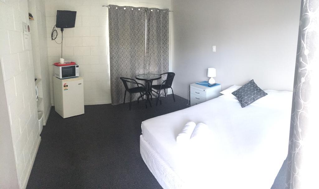 Oonoonba Hotel Motel ทาวน์วิล ภายนอก รูปภาพ