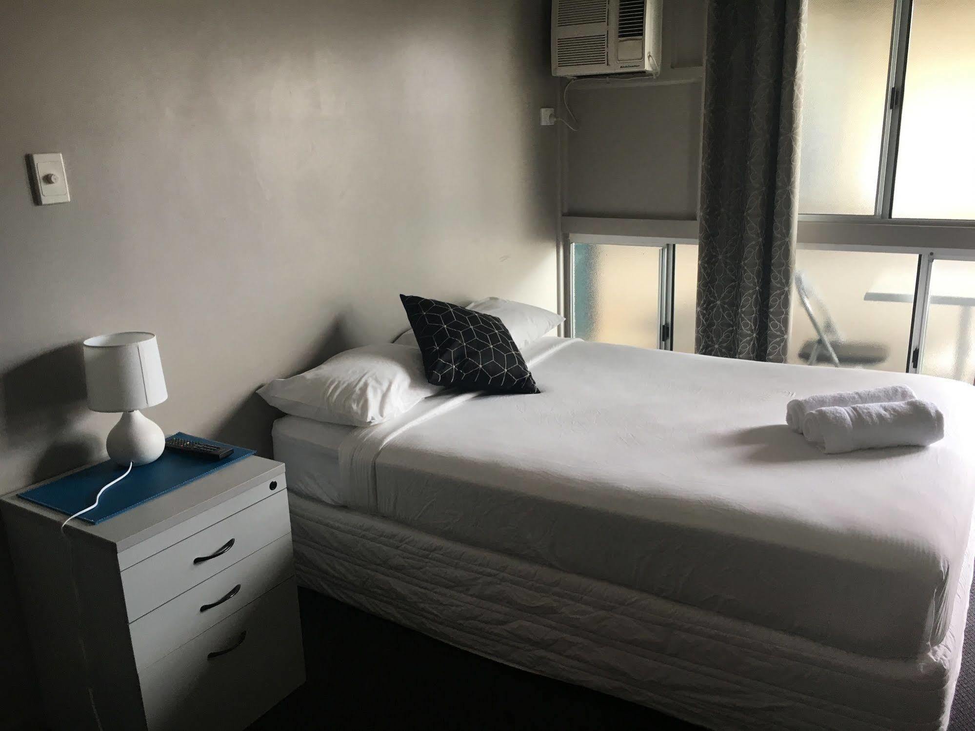 Oonoonba Hotel Motel ทาวน์วิล ภายนอก รูปภาพ