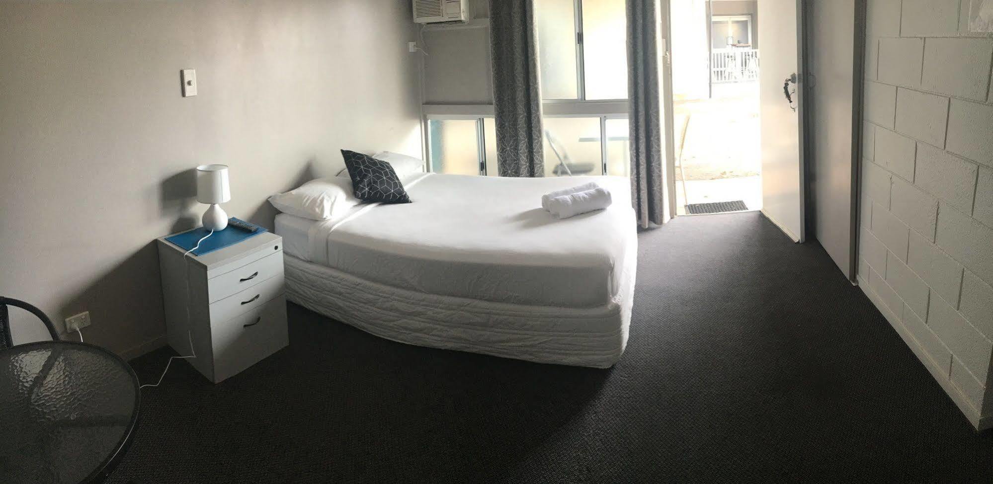 Oonoonba Hotel Motel ทาวน์วิล ภายนอก รูปภาพ